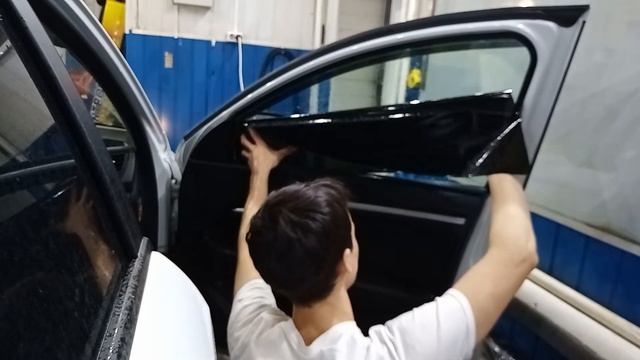 Lada Vesta, тонировка в Оренбурге передних стекло пленочкой 5% смотреть онлайн