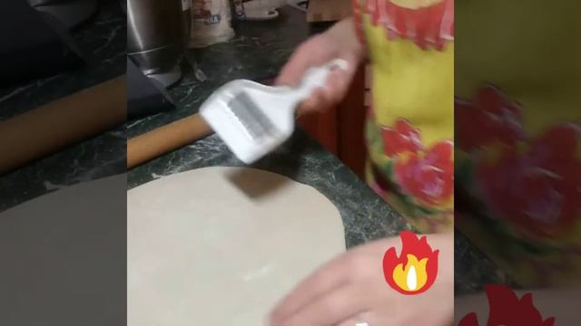 Готовим лапшу механической лапшерезкой