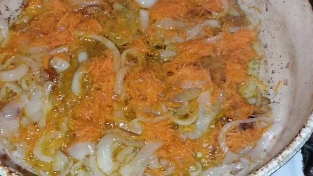 Курица в духовке. Курица с рисом. Рис с курицей. Курица запечённая. Хрустящая курочка с корочкой. смотреть онлайн