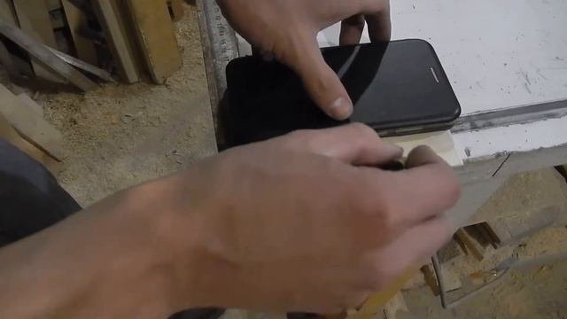 Полезная самоделка для всех смартфонов из обрезков