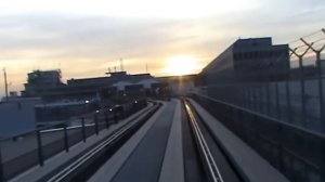 Fahrt mit der SkyLine von Terminal 2 zum Terminal 1 des Frankfurter Flughafens ( Frankfurt Airport