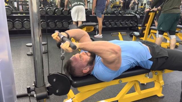 КАК УВЕЛИЧИТЬ ОБЪЕМ РУК / ТРЕНИРОВКА РУК смотреть онлайн