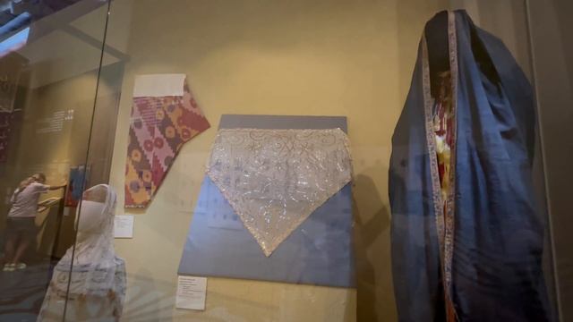 Обзор текстиля на выставке «Бухарские евреи» / Еврейский музей и центр толерантности смотреть онлайн