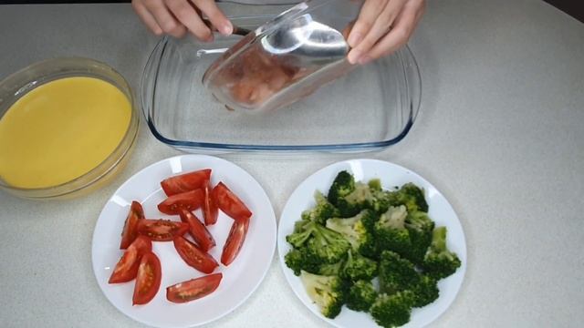 Запеканка!Курица с брокколи и помидорами в сливочно-сырном соусе!