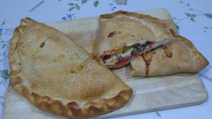 Кальцоне, закрытая пицца.