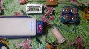 зарядка четырех Аккумуляторов 32700 LiFePO4  от повебанка