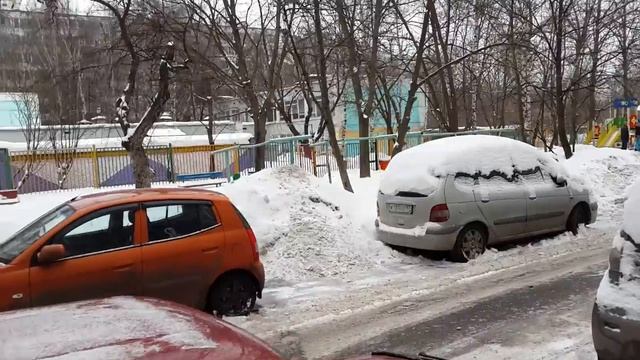 Ищем в снегу яйца Велли с сюрпризом/Открываем WELLY сюрприз с машинками \Welly Surprise egg openin смотреть онлайн