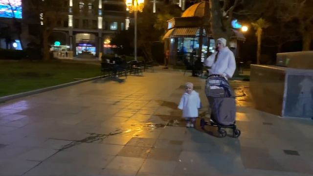РЫБНЫЙ РЕСТОРАН / Ялта забита людьми и днём и ночью. АТМОСФЕРА. рыбное место