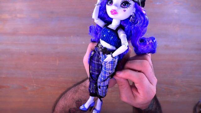 Shadow High -  Rainbow Vision: Uma VanHoose Doll Review! смотреть онлайн