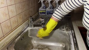 Чистка кухонной мойки и смесителя инновационным средством - Активной пеной ТМ Clean Planet.