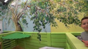 Милана в контактном зоопарке