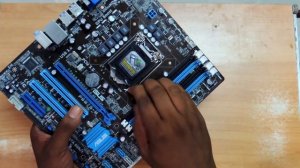 Asus P8B75-M Unboxing