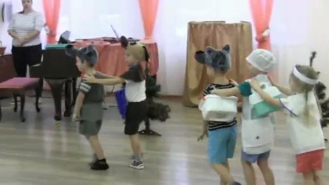 729 Воспитанники старшей группы №3 для детей с ТНР Музыкальная сказка Айболит г. Кировск смотреть онлайн
