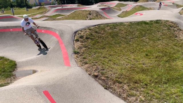 New Monza 24" BMX at Kinetic Park: My First Pump Track Experience - 80s Style смотреть онлайн