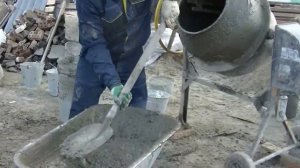 Простой совет о  СпецЛОПАТЕ для разгрузки БЕТОНОМЕШАЛКИ и СтройТАЧКИ.