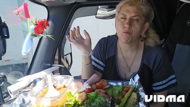 Сошла с ума с голоду, пою,lorausa смотреть онлайн