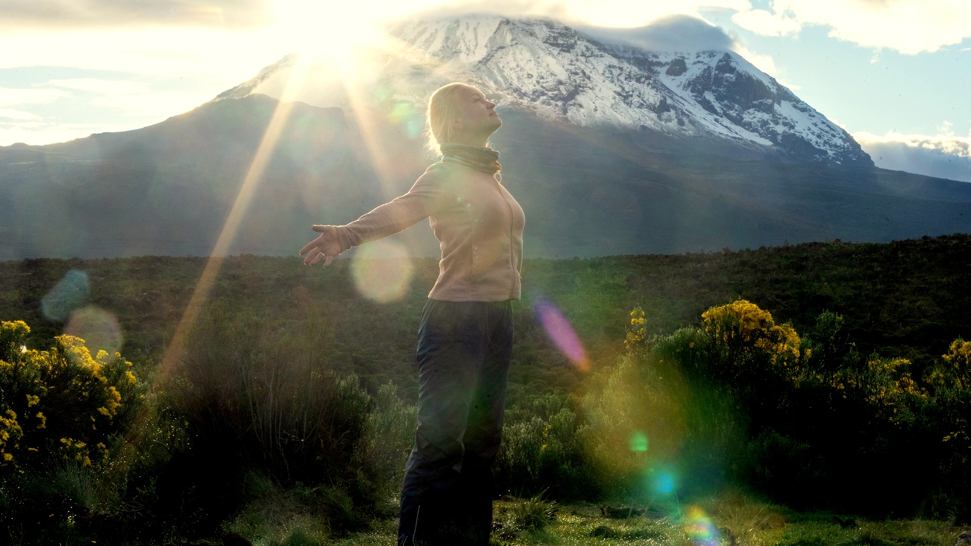 Души приходят на землю. Воплощение души. Фрейдун рассули freydoon rassouli картины. Души приходят на землю. Гармония и счастье.