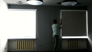 Рольшторы. Рулонная штора БЛЭКАУТ. Кассетная система  LOUVOLITE - жалюзи блэкаут