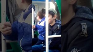 мальчики  матератся на весь двор