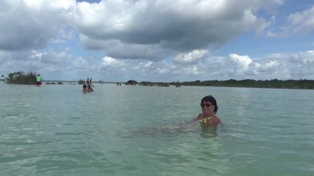 Незабываемое путешествие! Лагуна БАКАЛАР и сенот АЗУЛ. MEXICO. смотреть онлайн