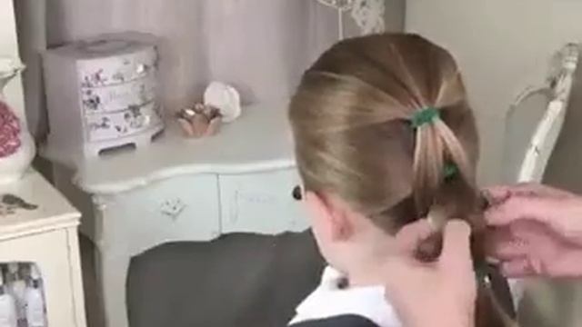 Прическа для девочки за 2 минуты