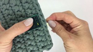 Как пришить кожаный ляпик к вязаному изделию