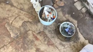 Разбитая посуда и разные плитки - будет крыльцо на даче