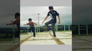 Классно танцуют)).mp4