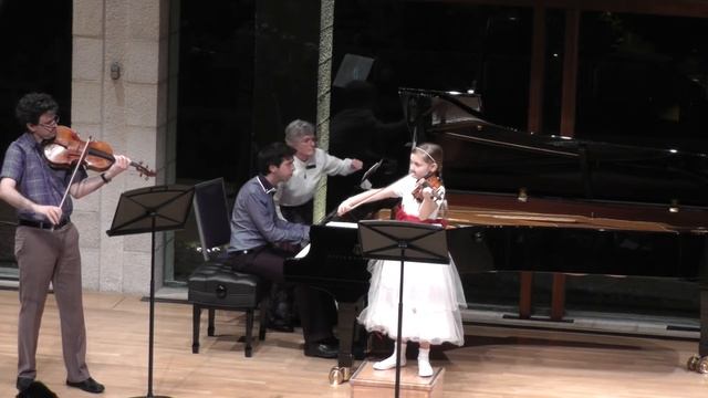 Trio movement for violin, viola and piano, composed by Alma Deutscher, 2014 смотреть онлайн