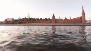 Плаваем на лодке по Москва реке в центре города! 2021 /Sailing on a boat on the Moscow River.