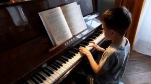 Здраствуй,гостья,зима на пианино играет Ярик.