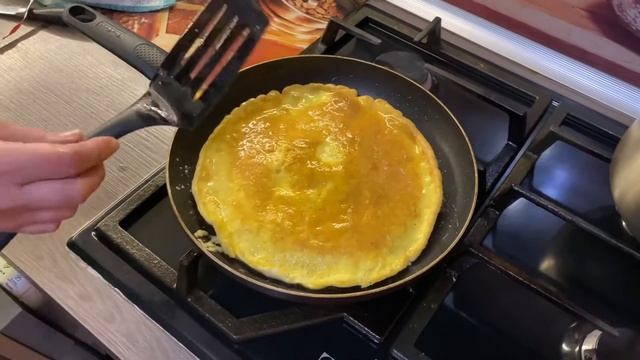 Омлет с лавашем и вкуснейшей начинкой.