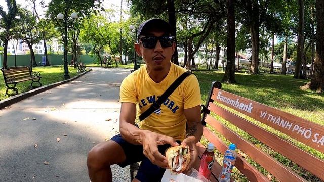 First Impressions of Ho Chi Minh City (Saigon) - First Time in Vietnam смотреть онлайн