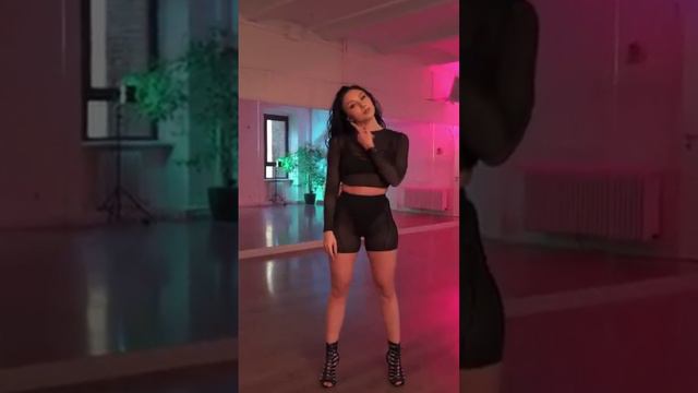 "Грация и Экспрессия: Основные Движения Стрип-Пластики" смотреть онлайн