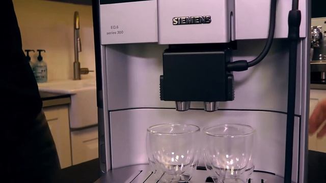 SIEMENS EQ.6 s300 | Machine à café grain | Le Test MaxiCoffee смотреть онлайн