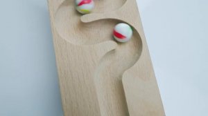 Шарики катаются по лабиринту_видео для детей_2024_5