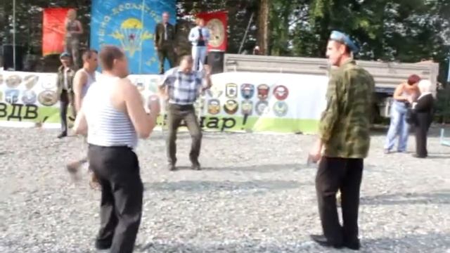 ВДВ танцует смотреть онлайн