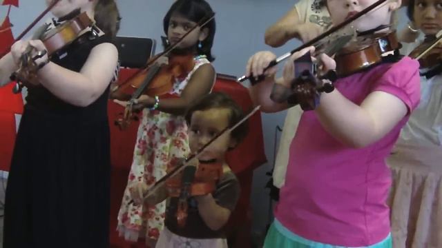 Willow, 2yrs old, at her first Violin Recital (Ep. 95 FAMILY) смотреть онлайн