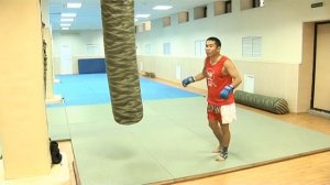 Отработка Ударов Ногами И Руками На Мешке