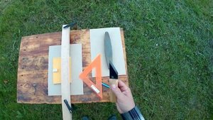 Подрезание книжного блока с помощью сапожного ножа и бруса