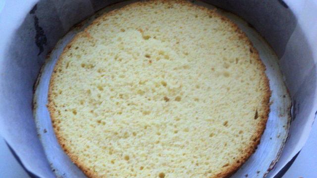 Торт с персиками и малиной