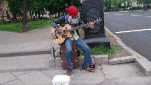 уличный музыкант!!ОЧЕНЬ КРУТО ИГРАЕТ НА БАС ГИТАРЕ!!ПИТЕР!!