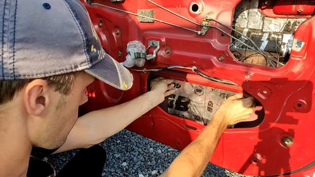 Как сделать шумоизоляцию дверей автомобиля своими руками!!! смотреть онлайн