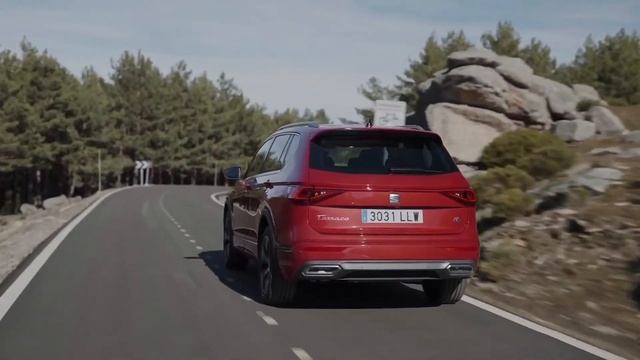 Новый  Seat Tarraco E Hybrid FR 2022 в цвете Merlot Red