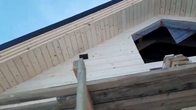 Отделка карнизного свеса: ветровая из доски 20мм ступенчатый монтаж, карниз из доски 20мм монтаж. смотреть онлайн