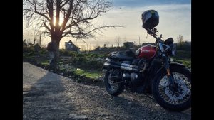 Зимние горные дорожки на Triumph Street Scrambler