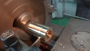 Проточка  детали отрезным резцом.