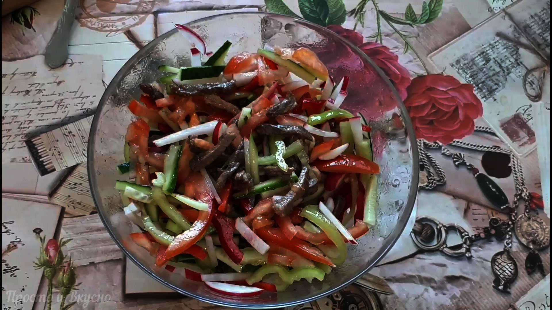 Мясной салат со свежими овощами смотреть онлайн