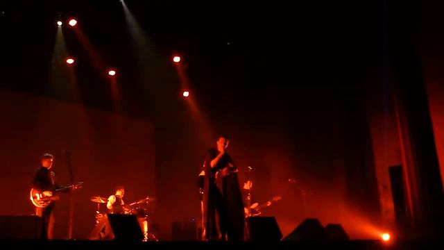 Chrysta Bell & David Lynch "Beat The Beat" смотреть онлайн