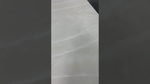 Мойка Franke из нержавеющей стали подклееная в столешницу под камень. Удобно и практично